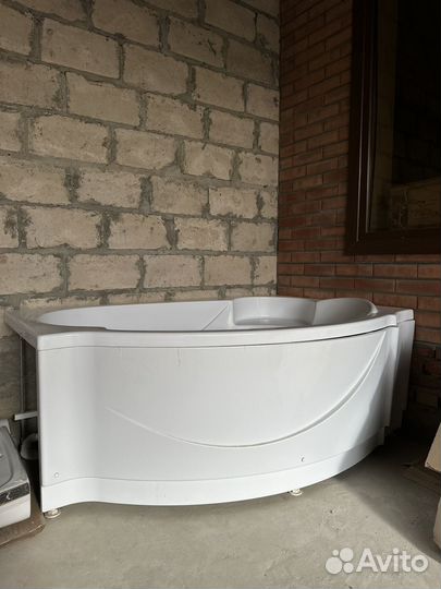 Ванна джакузи угловая