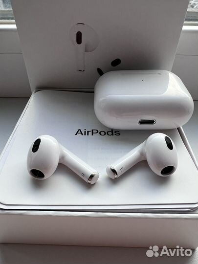 Комплект наушников и часов