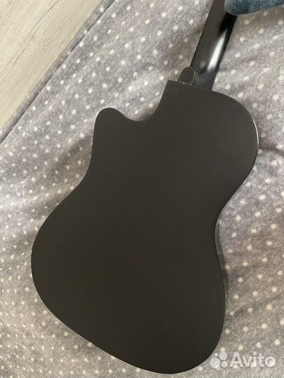 Акустическая гитара