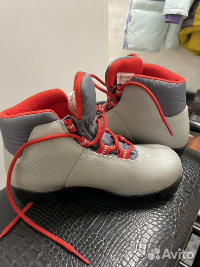 Лыжные ботинки 35 р