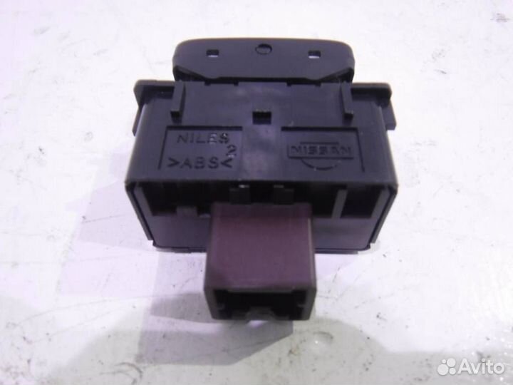 Кнопка Инфинити QX80/QX56 Z62