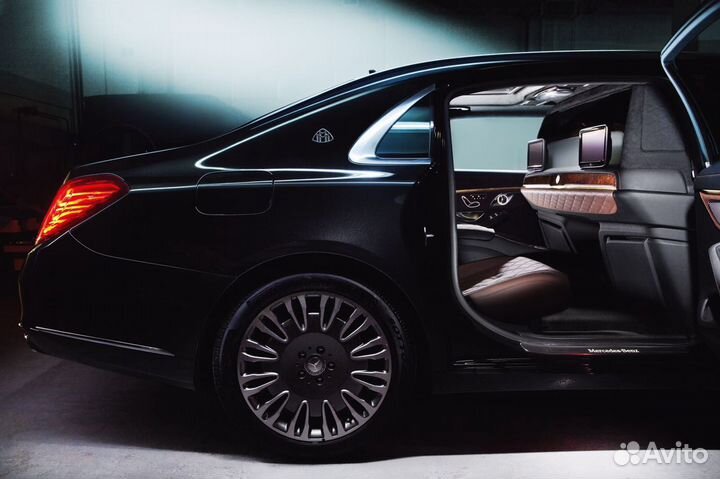 Межсалонная перегородка для Maybach S222