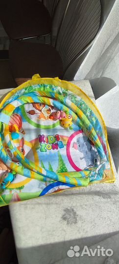 Развивающийся коврик детский