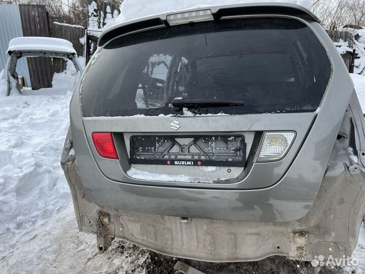 Крышка багажника Suzuki Liana 2004 в сборе