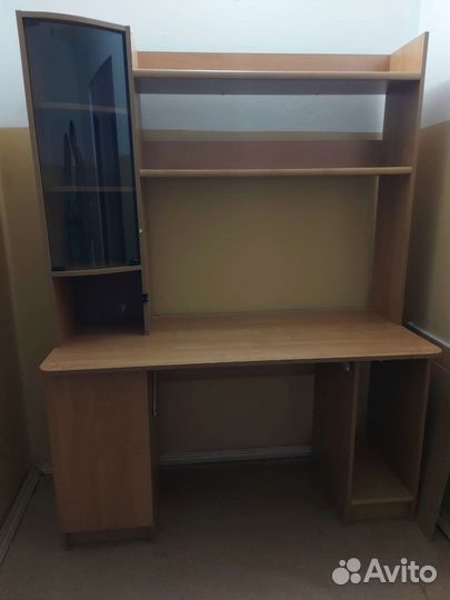 Письменный стол
