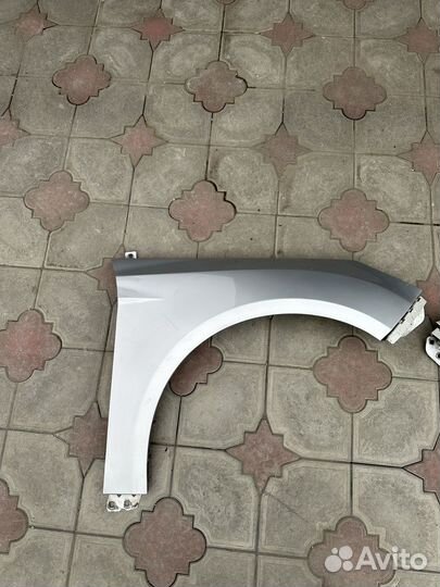 Форд фокус 3 передня левая крыло серябристый