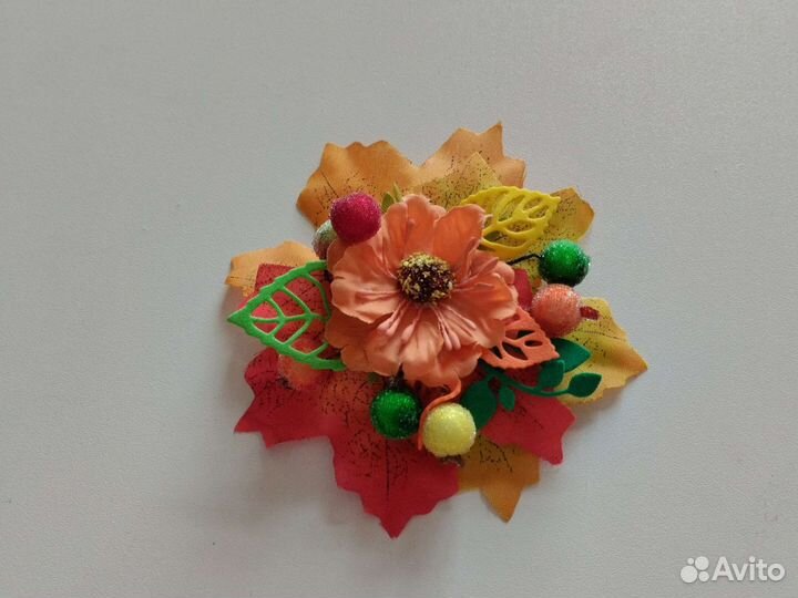 Брошь заколка праздник осени листья ягоды