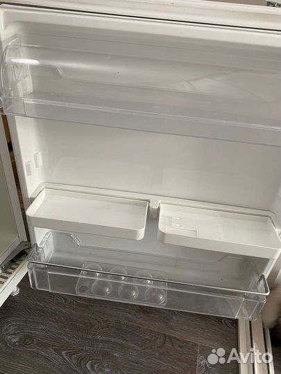 Huttra встраив холодильник с мороз камерой белый