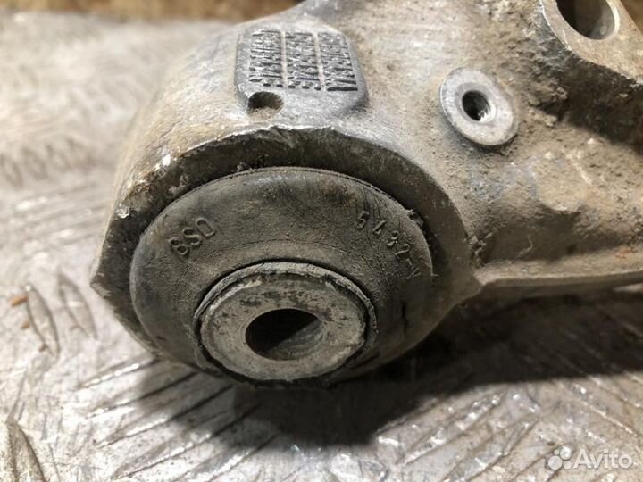 Кулак задний правый Audi A6 c6 C6