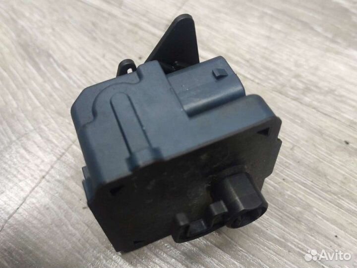 Привод лючка топливного бака Mercedes C W204