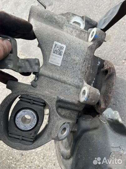 Audi a8d4 задний кулак левый