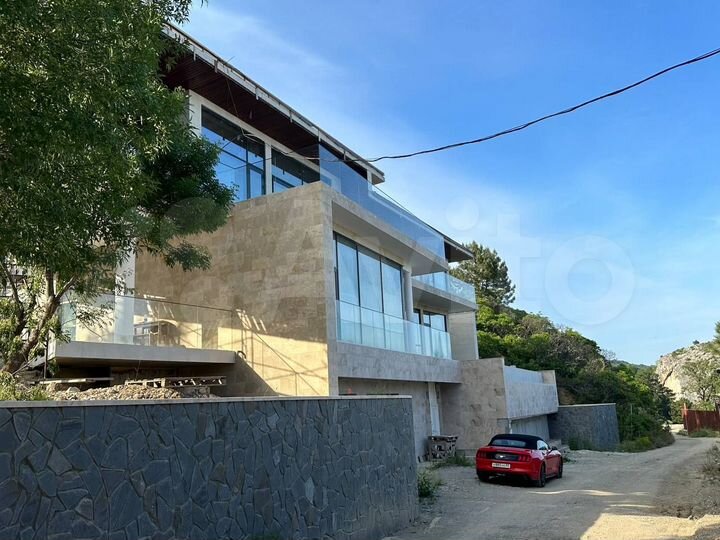 Дом 579,5 м² на участке 10,5 сот.