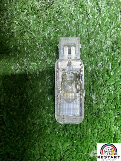 Фонарь салона (плафон) задний левый Volkswagen 6