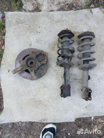 Передние стойки ссаненг actyon