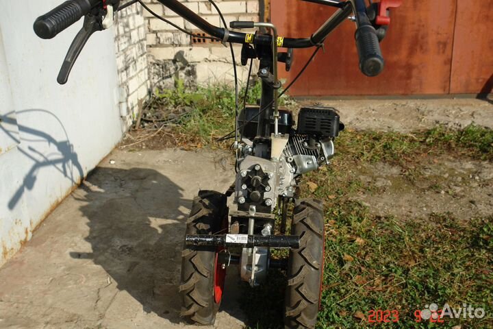 Продаю мотоблок Угра