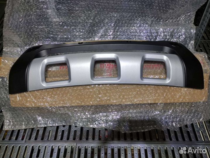 Накладка бампера Toyota RAV4