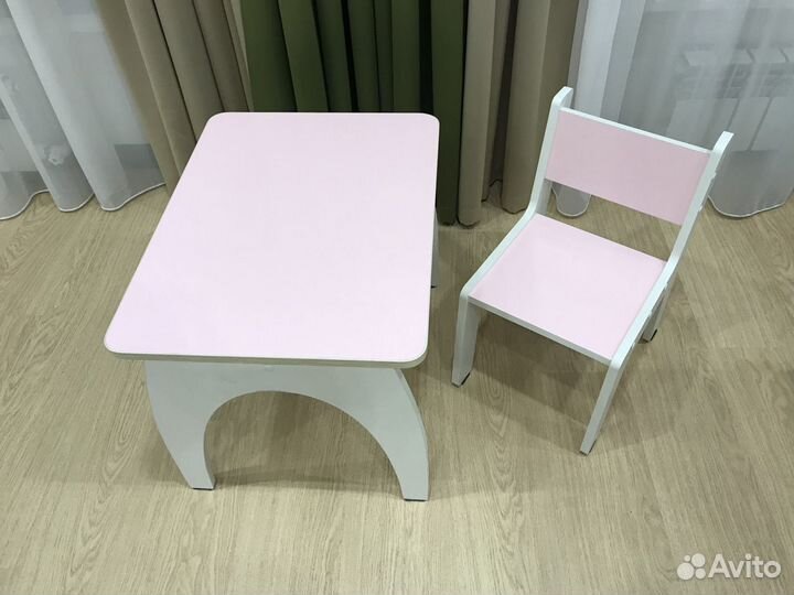 Детская мебель: столик и стульчик розовый