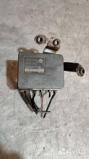 Моторчик дворников перед. Volkswagen Bora 1998