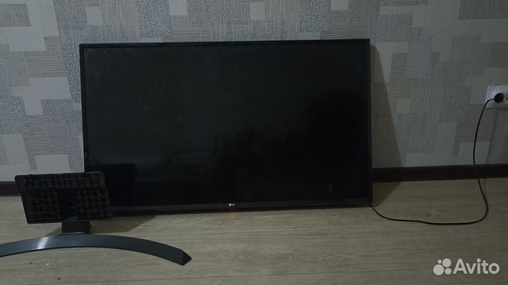 Телевизор LG UJ634V