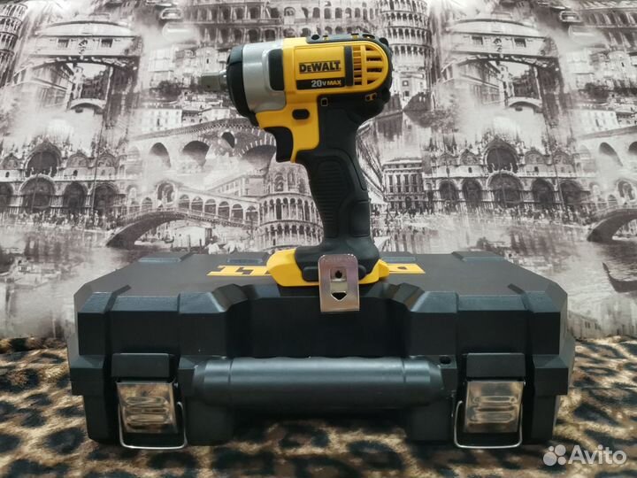 Гайковерт DeWalt DCF880