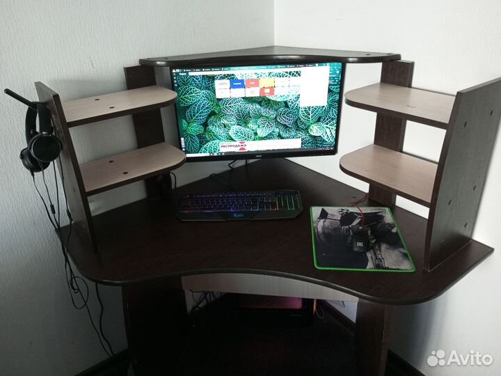 Компьютерный стол угловой