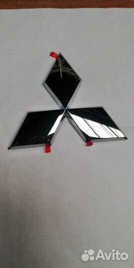 Эмблема крышки багажника Mitsubishi L200 7415A615