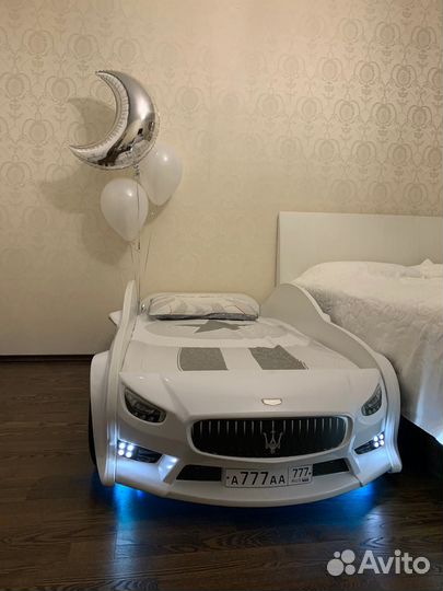 Детская кровать машина