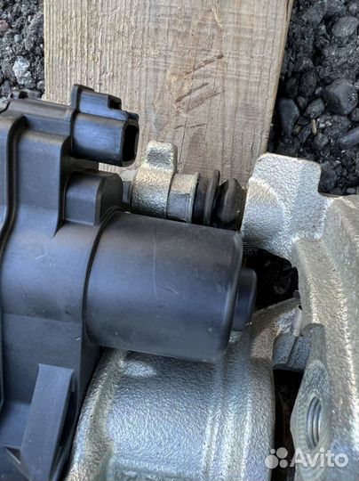 Супорт тормозной задний с электро ручником