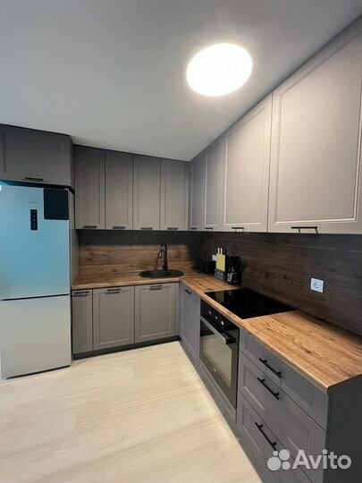 Кухня с фрезерованными фасадами/ кухня на заказ