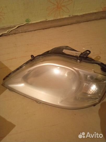Фара передняя левая на renault logan1