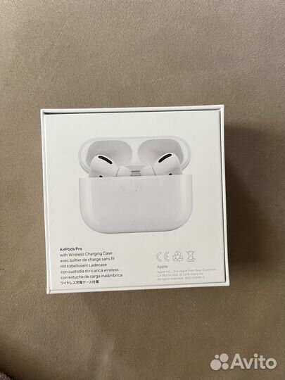 Оригинальна коробка от наушников AirPods Pro