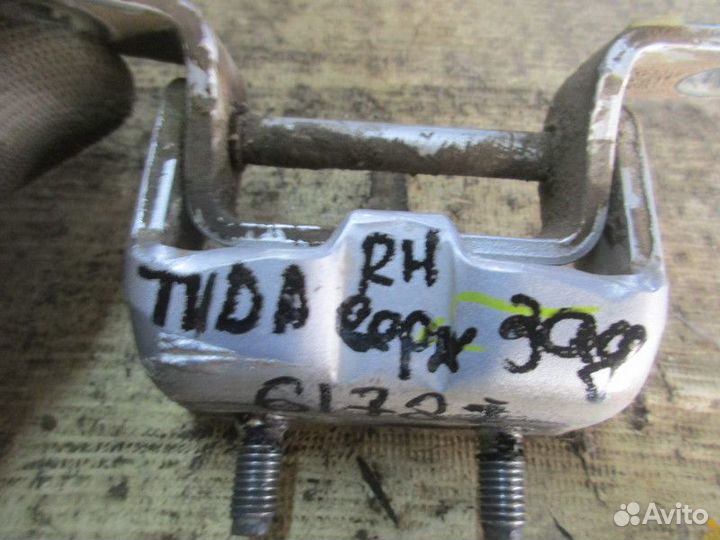 Петля двери задней правой верхняя Nissan Tiida (C1