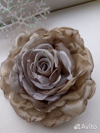 Брошь цветок из ткани