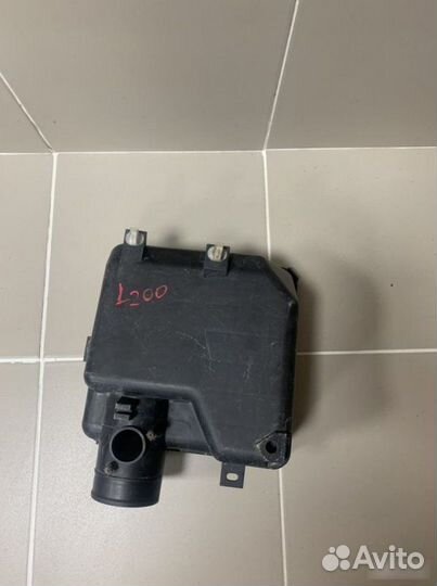 Крышка воздушного фильтра Mitsubishi L200