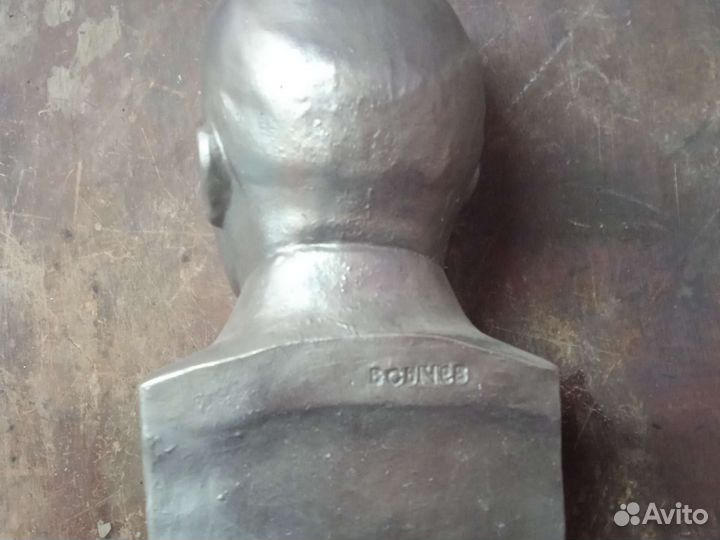 Статуя ленина