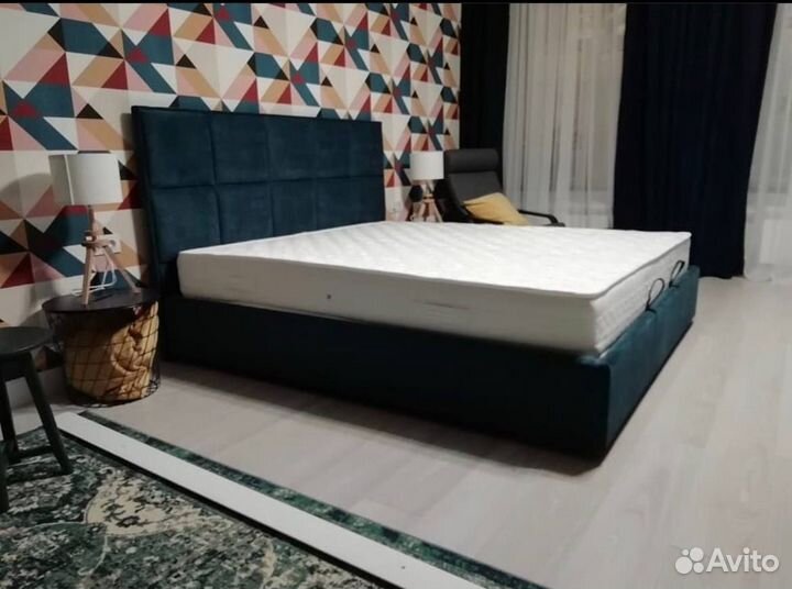 Кровать двухспальная с мягким изголовьем