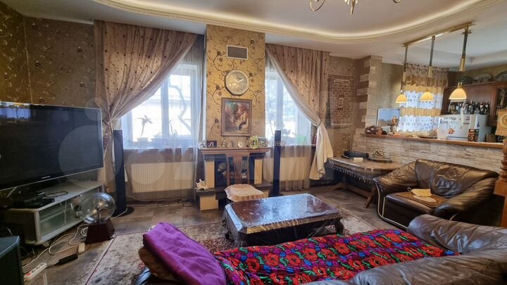 Дом 296 м² на участке 10 сот.