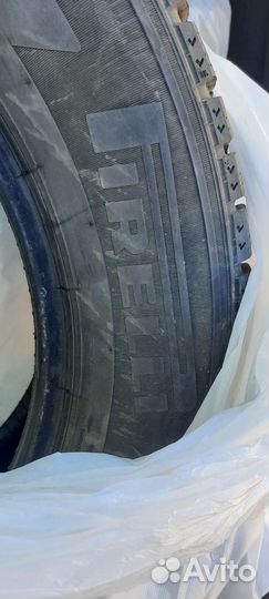 Pirelli Ice Zero 215/65 R17