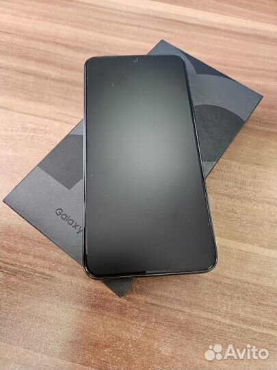 Samsung Galaxy S22, 8/128 ГБ