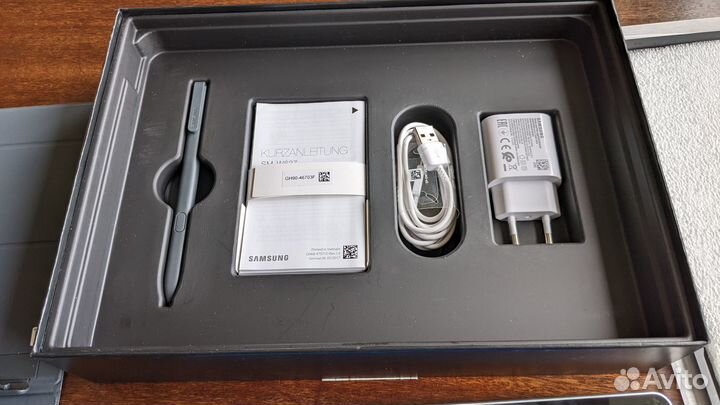 Samsung Galaxy Book Tab 10.6 LTE планшет windows