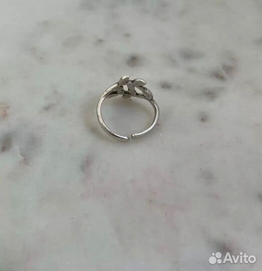 Ожерелье, кольцо под серебро