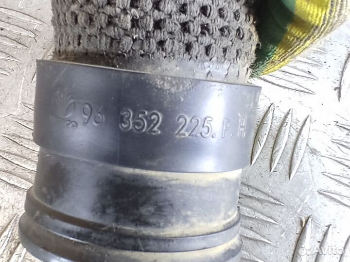 Патрубок впускного коллектора Chevrolet Lanos 2004