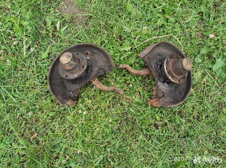 Передние ступицы с поворотными кулаками ваз 2107