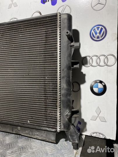Радиатор охлаждения VAG Skoda Golf Passat Tiguan