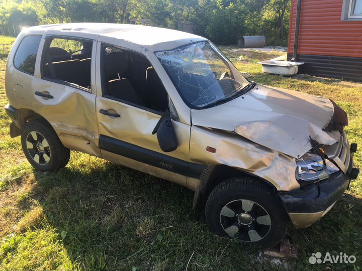 Chevrolet Niva 1.7 МТ, 2005, битый, 207 281 км