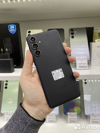 Samsung Galaxy F55, 8/256 ГБ