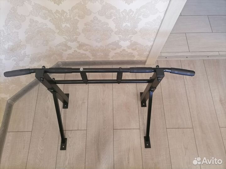 Турник настенный