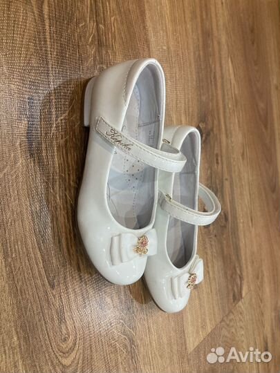 Туфли для девочки 28 размер белые
