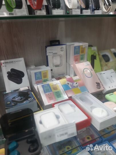 Беспроводные наушники разные