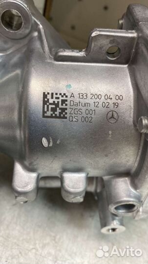 Помпа / Насос охлаждения Mercedes AMG W176